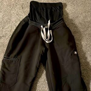 Figs maternity scrub pants. Xxs. Black. Great condition! Only wore for 1 month.